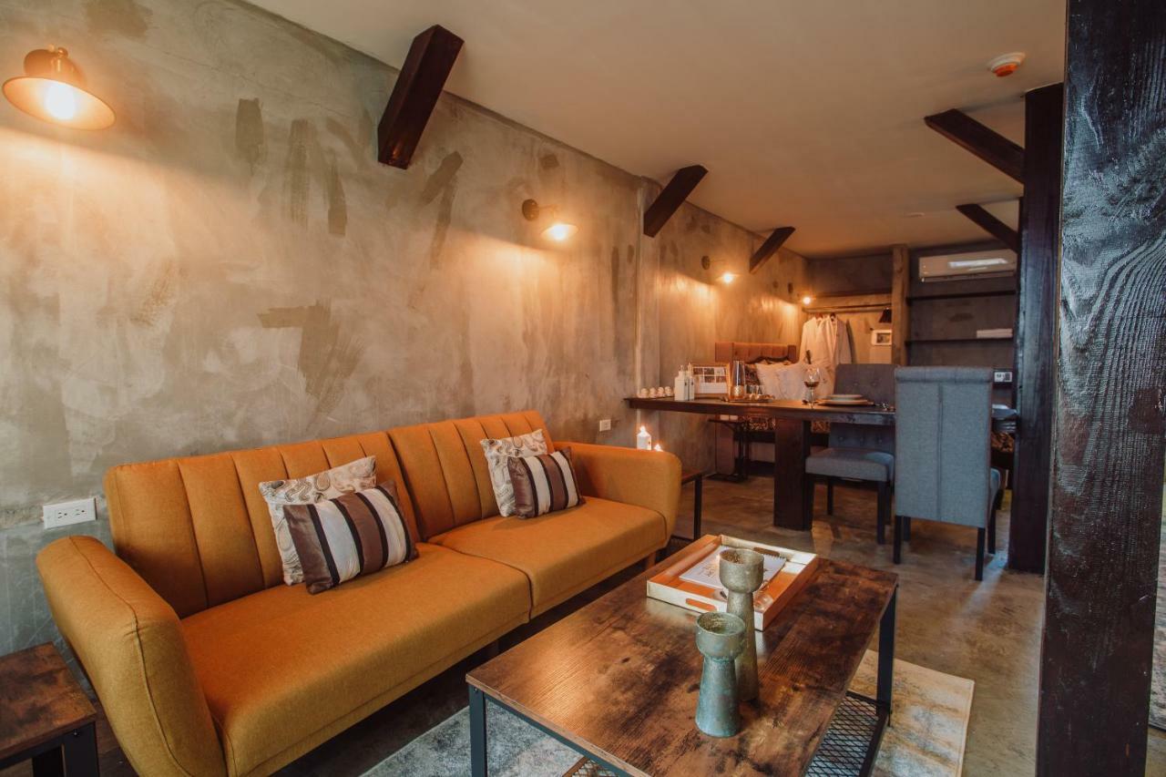 Monastery Suites Oranjestad Ngoại thất bức ảnh