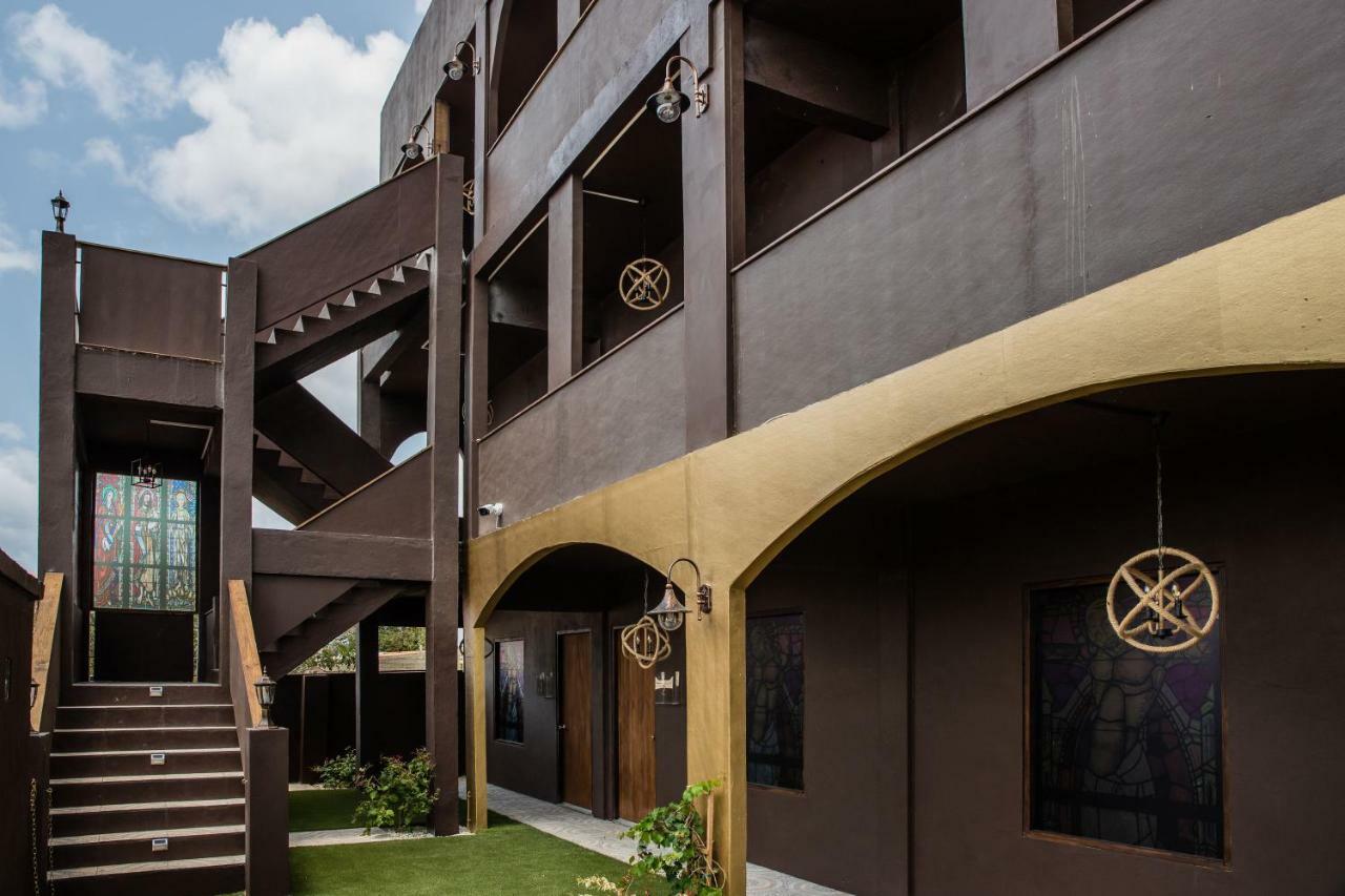 Monastery Suites Oranjestad Ngoại thất bức ảnh