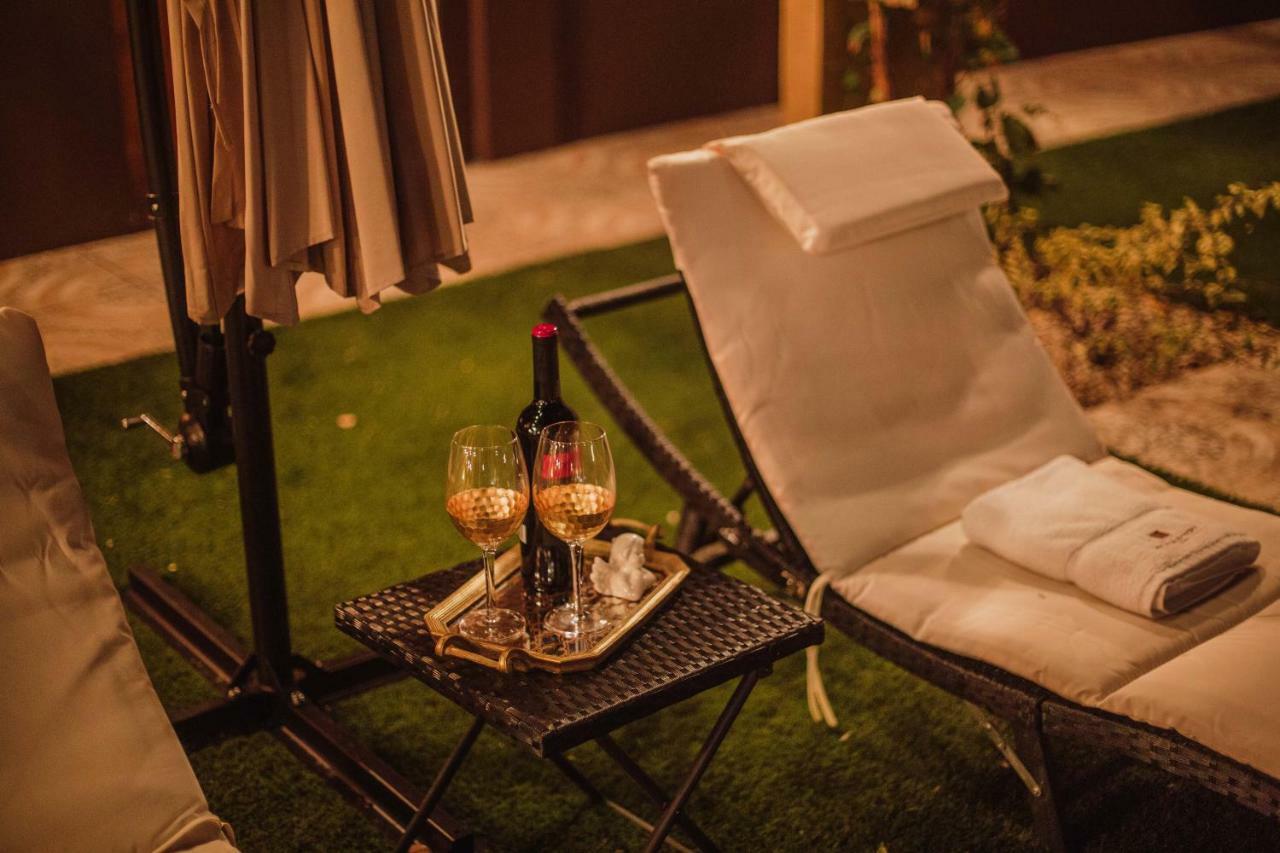 Monastery Suites Oranjestad Ngoại thất bức ảnh