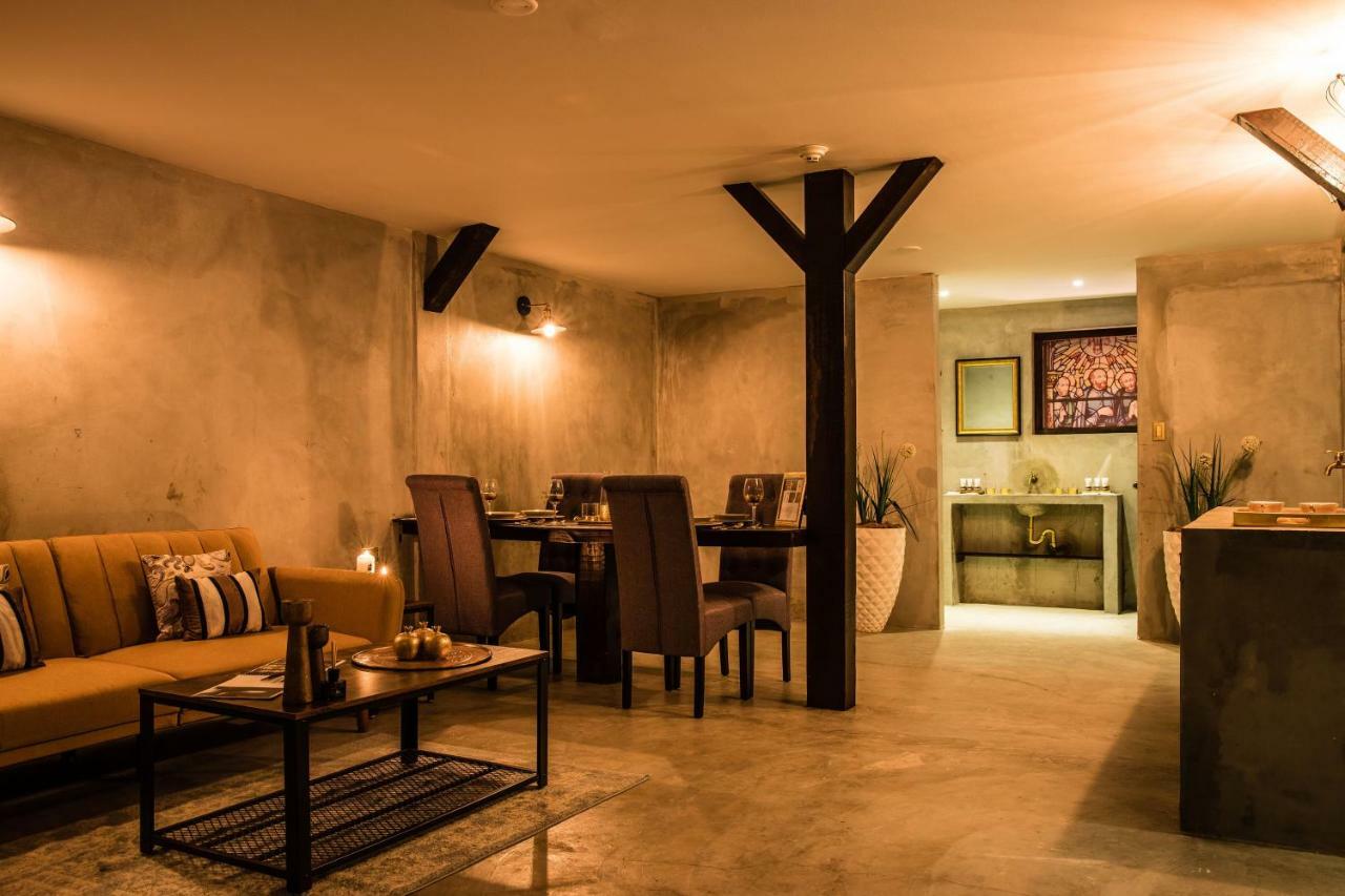Monastery Suites Oranjestad Ngoại thất bức ảnh